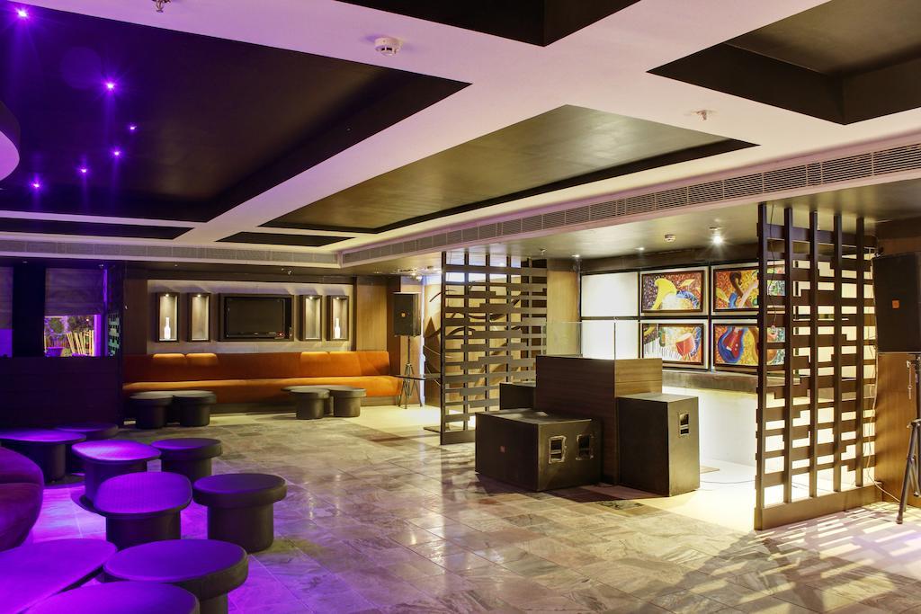 Hotel Aavaa Surya Continental Neu-Delhi Exterior foto