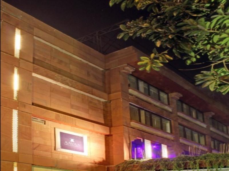 Hotel Aavaa Surya Continental Neu-Delhi Exterior foto