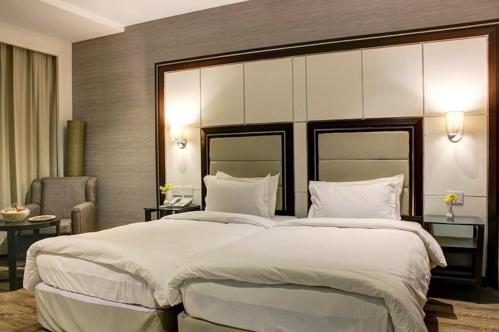 Hotel Aavaa Surya Continental Neu-Delhi Zimmer foto
