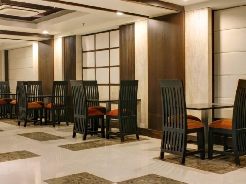 Hotel Aavaa Surya Continental Neu-Delhi Exterior foto